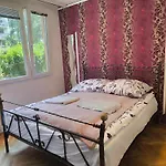 Family Cozy Apartment Metro Access