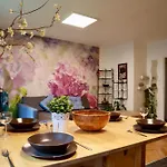 Family Cozy Apartment Metro Access