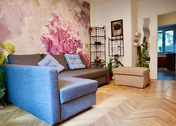 Family Cozy Apartment Metro Access